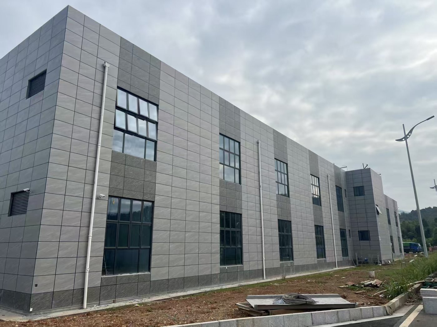 Sintered stone cladding panels on a building exterior