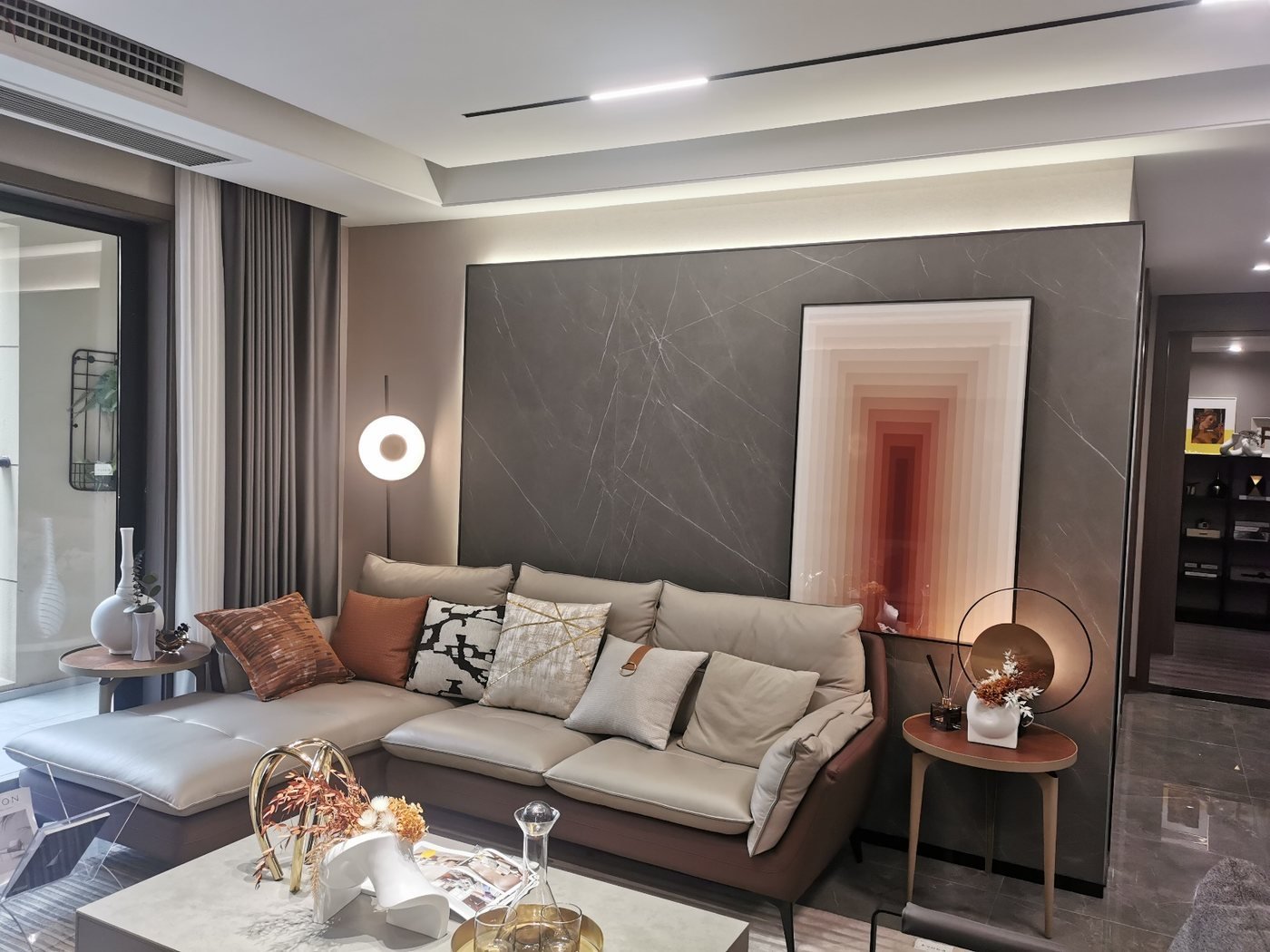 Large-format sintered stone used as an interior feature wall